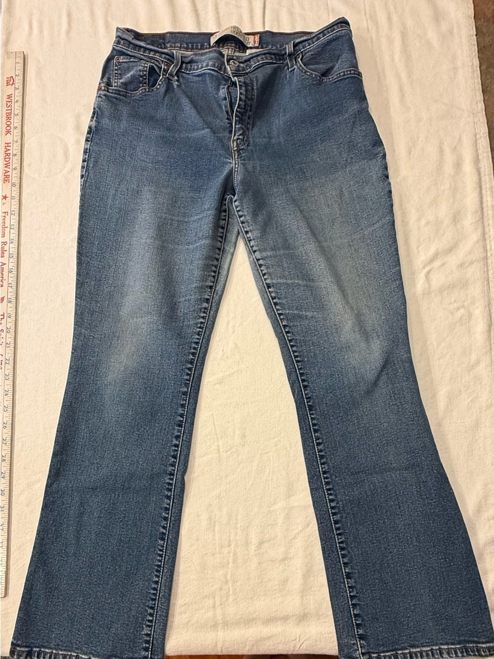 Vintage Y2K Levi’s 550 Classic Relaxed Boot Cut Jeans